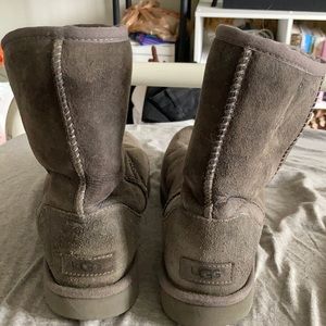 Ugg boots. classic style. size 8. grey